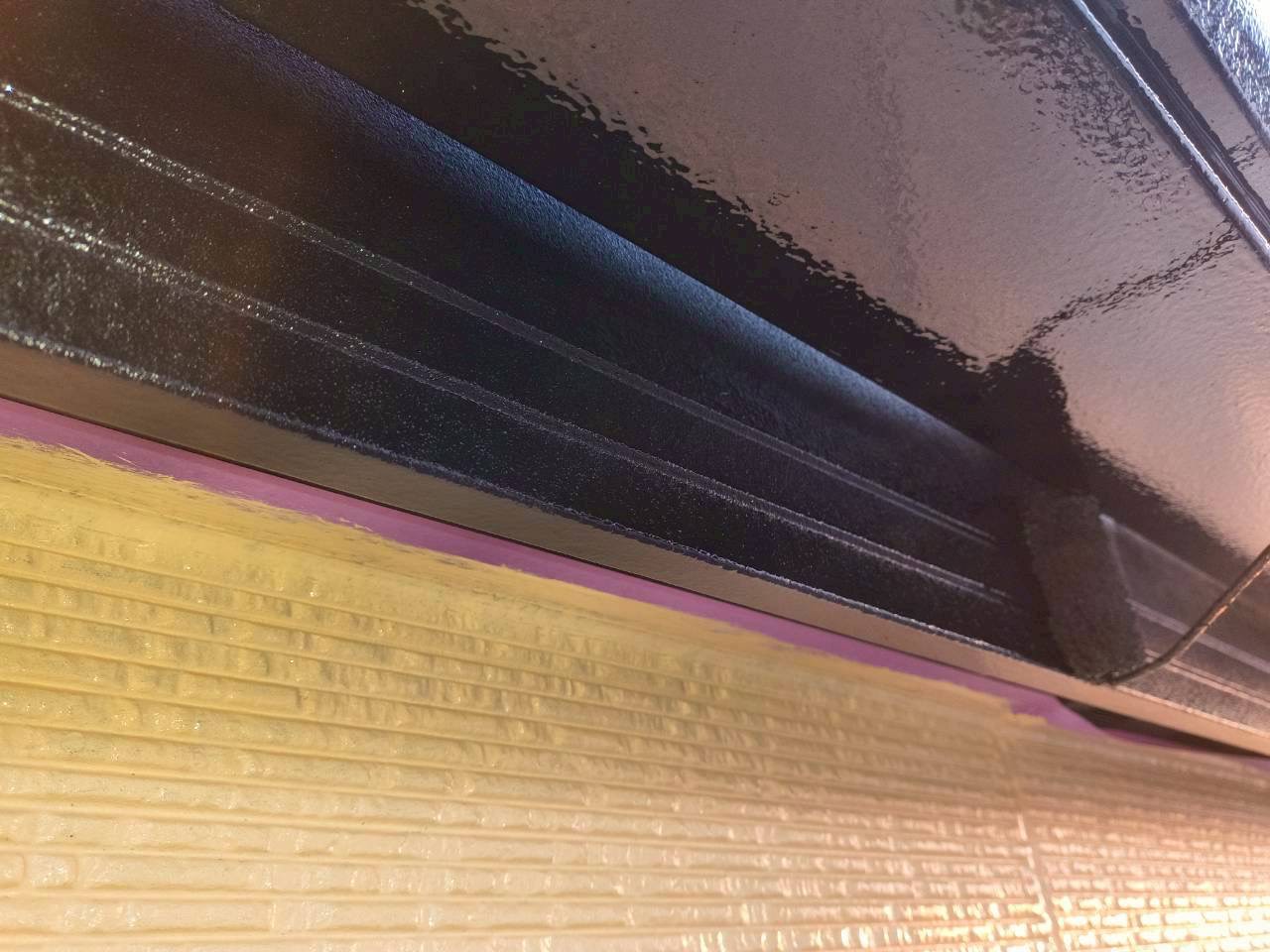 2回塗りで艶が生まれた破風板